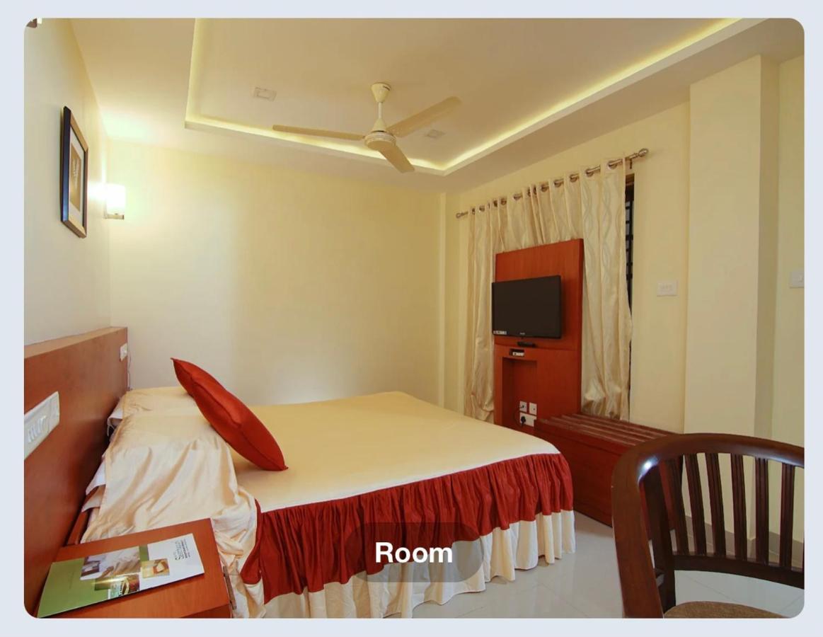Hotel Sasthapuri Kozhikode Bagian luar foto