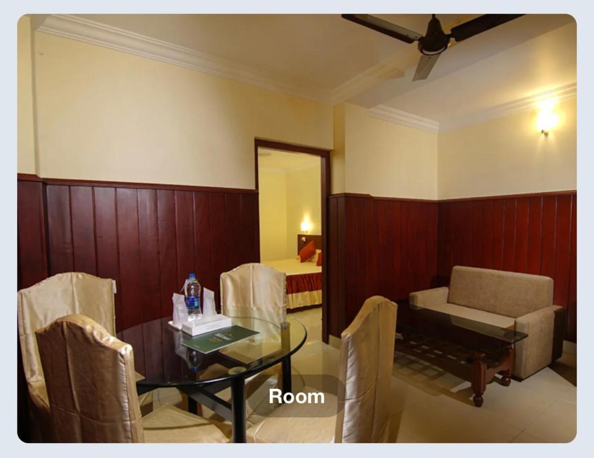Hotel Sasthapuri Kozhikode Bagian luar foto