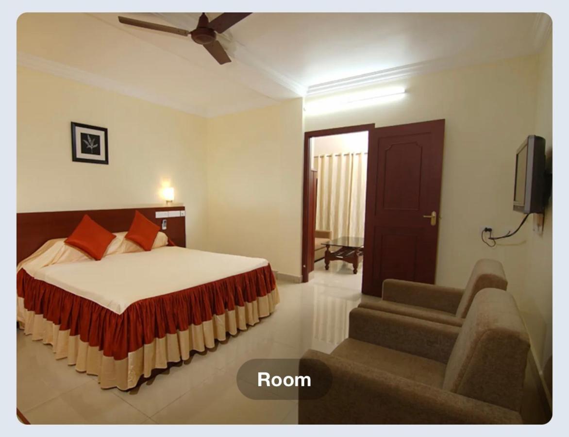 Hotel Sasthapuri Kozhikode Bagian luar foto