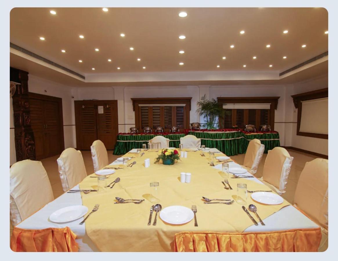 Hotel Sasthapuri Kozhikode Bagian luar foto